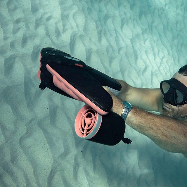 HOW TO CHOOSE AN UNDERWATER SCOOTER